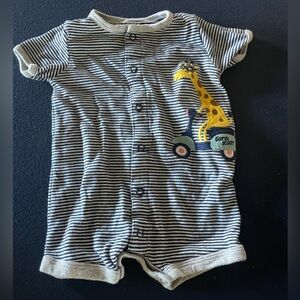 ‼️Mix and Match 3 items for $5‼️ Carter’s 3 months onesie baby boy